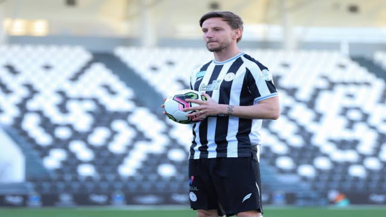 مؤشر سوق الأسهم يغلق على تراجع