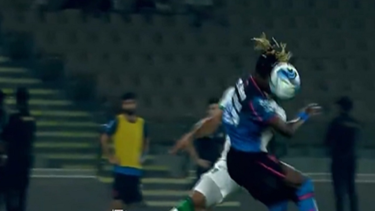 جماهير لمدافع برشلونة : لا تلعب بقوة أمام مبابي