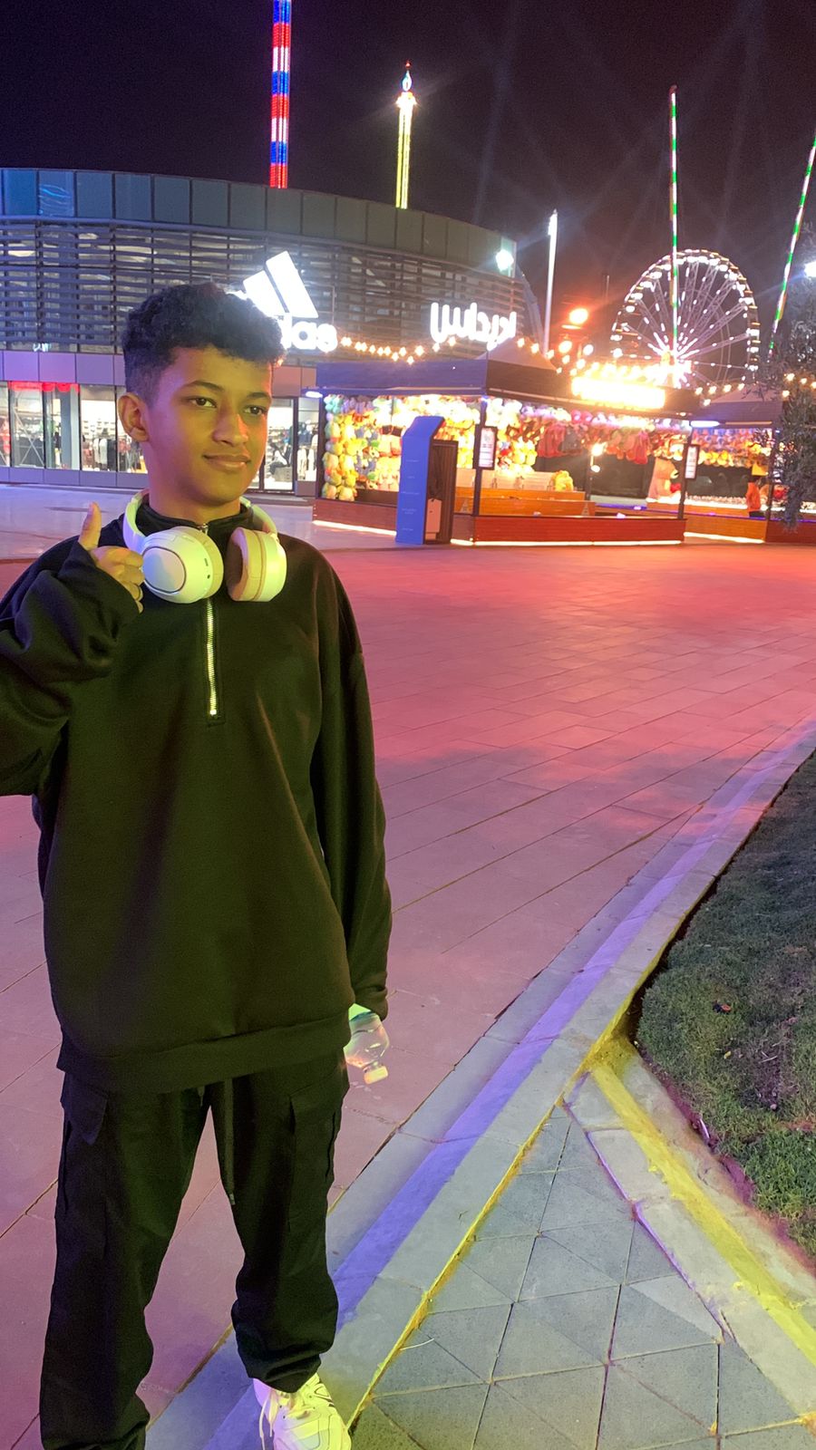 شبيه ابن رونالدو يكافح آلامه بالرياضة