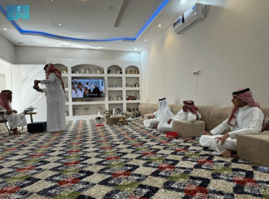 “لمّة الأهل والأقارب” عند كبير الأسرة في العيد.. عادات وتقاليد راسخة بالحدود الشمالية