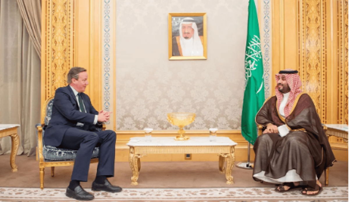 ولي العهد ووزير الخارجية البريطاني يبحثان بالرياض المستجدات الإقليمية