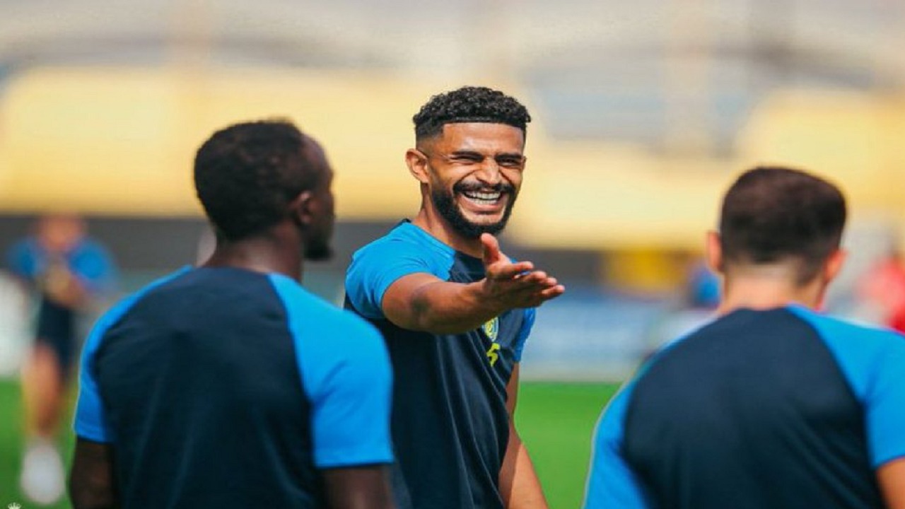 زوجة غابري فيغا تستمتع بوقتها بحلب الإبل.. فيديو