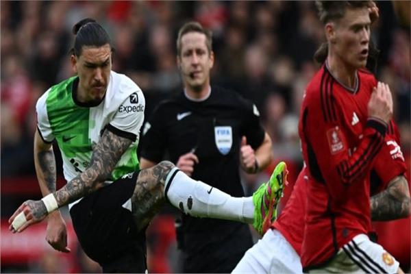 ليفربول في مهمة صعبة أمام مانشستر يونايتد لاستعادة صدارة البريميرليج