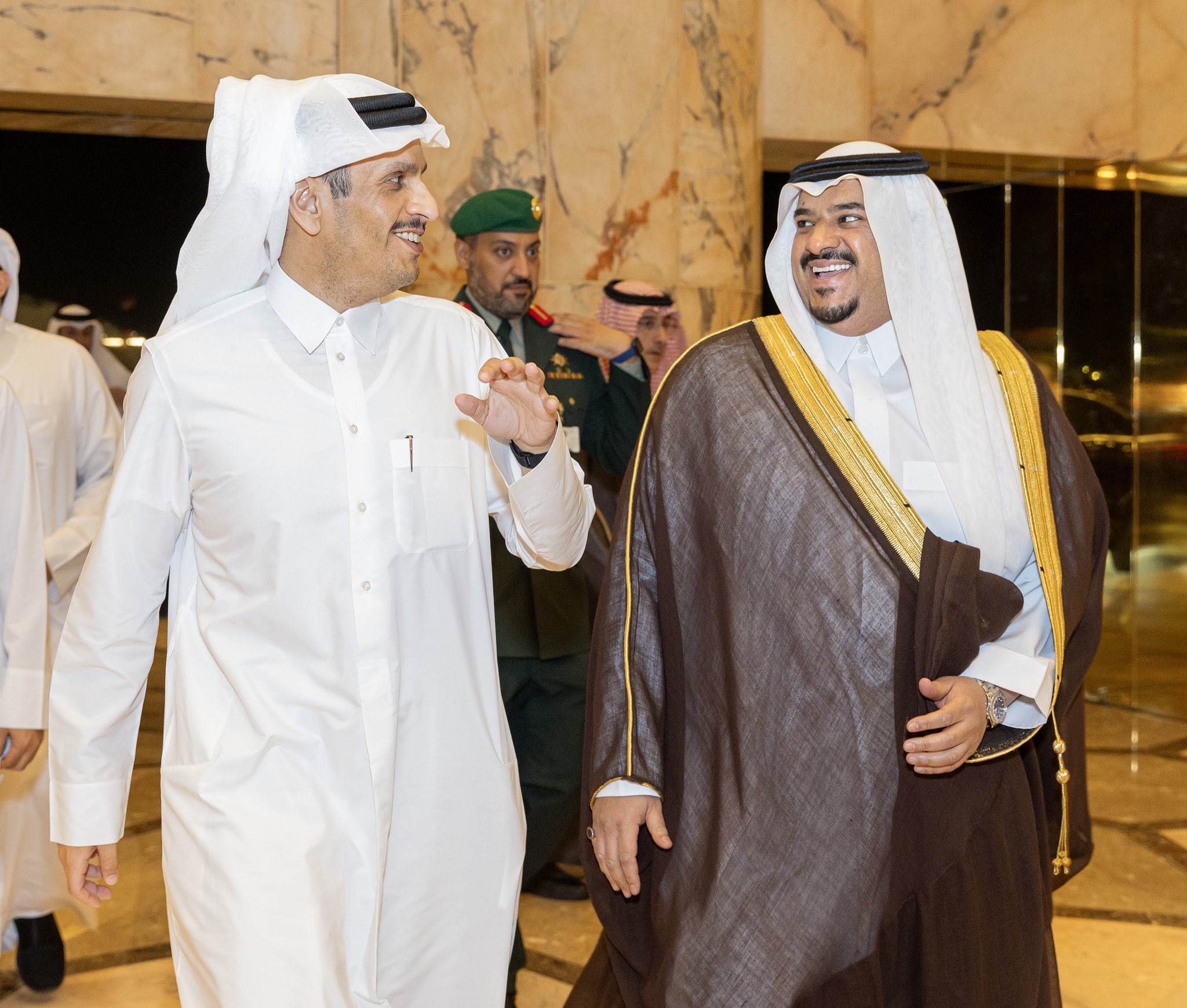 رئيس وزراء قطر يغادر الرياض