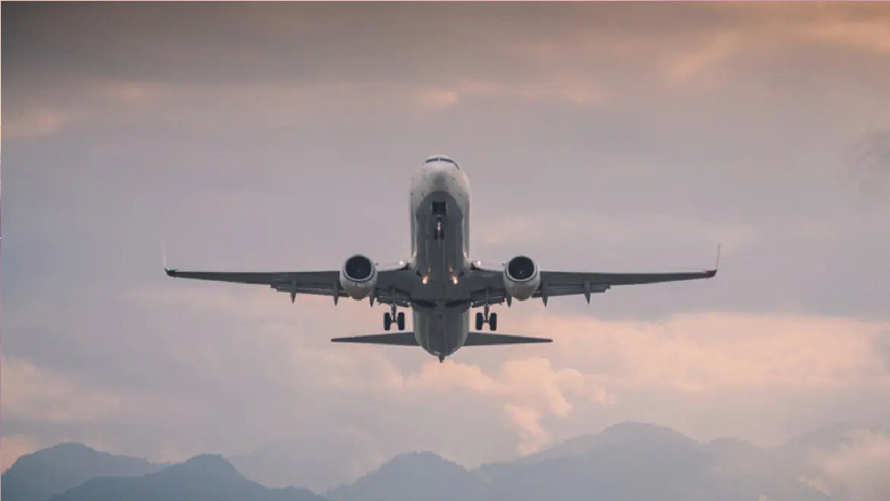 رونالدو يتجول بسيارته الفارهة في وادي لبن .. فيديو