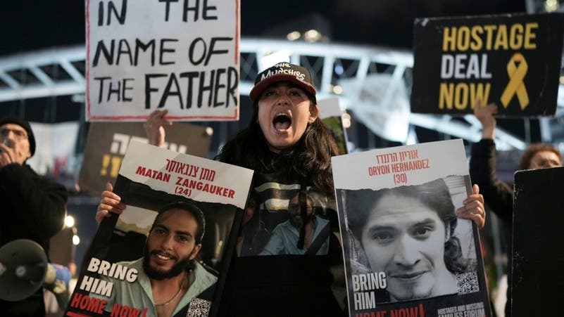 عائلات الأسرى بعد موافقة حماس: “ذوونا أو نحرق البلد”(فيديو) 