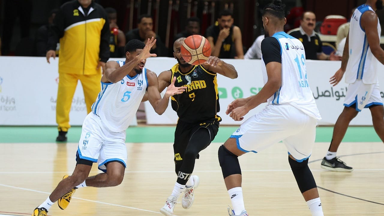 سلّة الهلال تحقّق بطولة المربع الذهبي