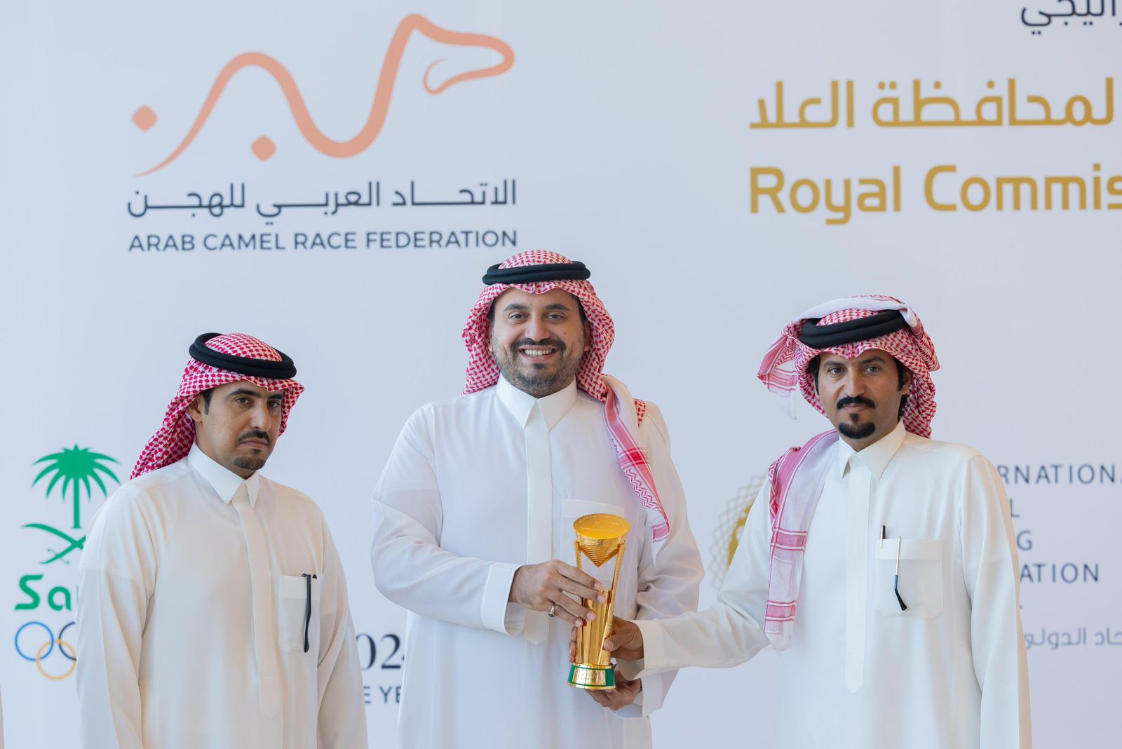 تصدروا جدول النقاط وفهد بن جلوي توج الأبطال.. السعودية بطل كأس العرب للهجن