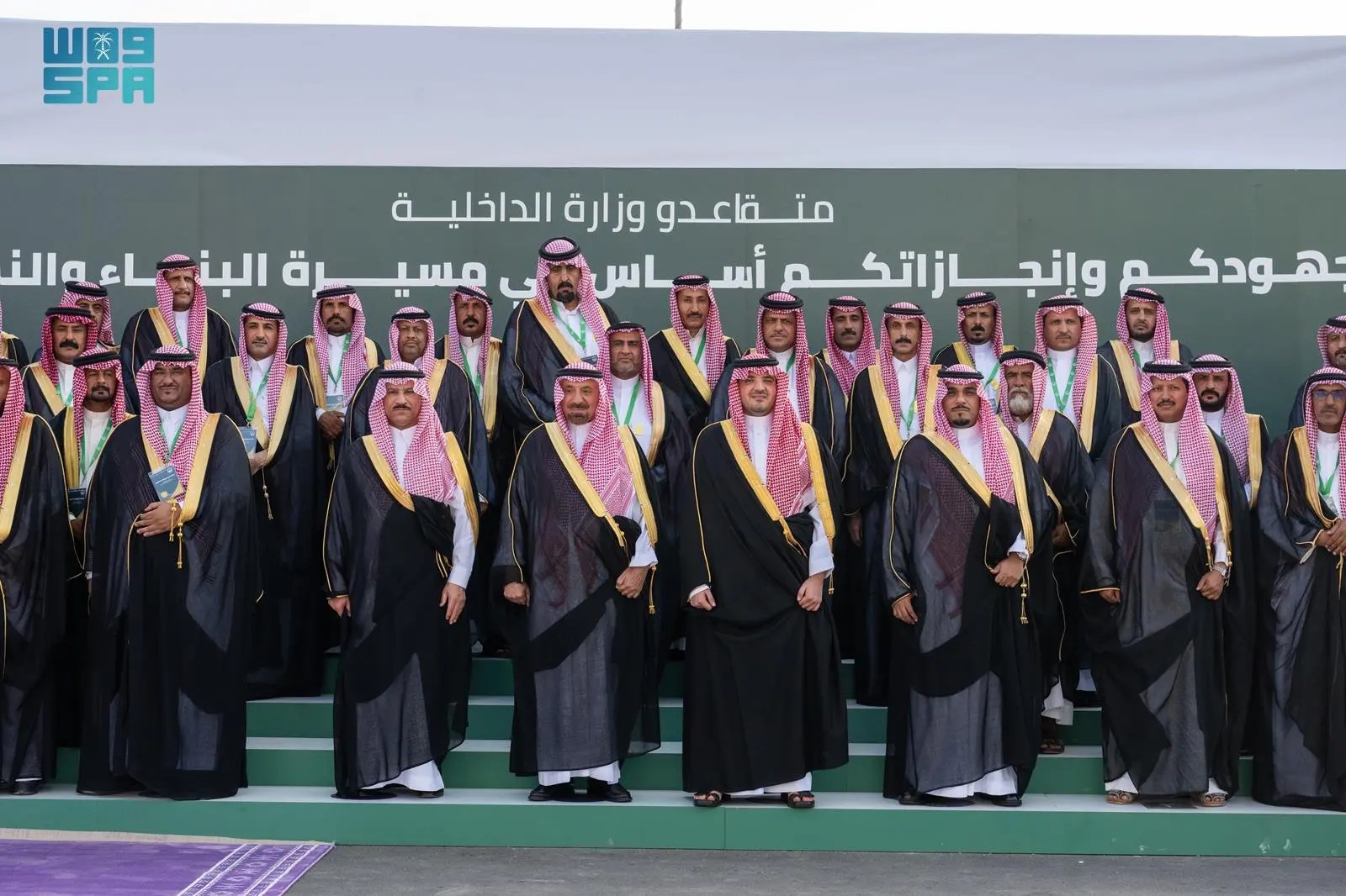 الأمير عبدالعزيز بن سعود يلتقي متقاعدي القطاعات التابعة لوزارة الداخلية والقطاعات الأمنية والإمارة بمنطقة نجران