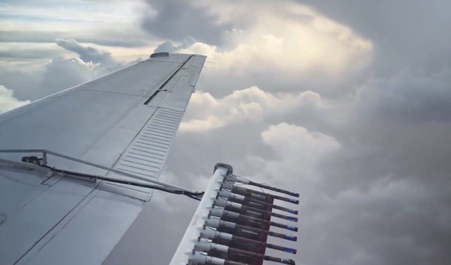 “البار”: لا علاقة بين عمليات ⁧استمطار⁩ السحب والأمطار الغزيرة على المملكة ودول الخليج