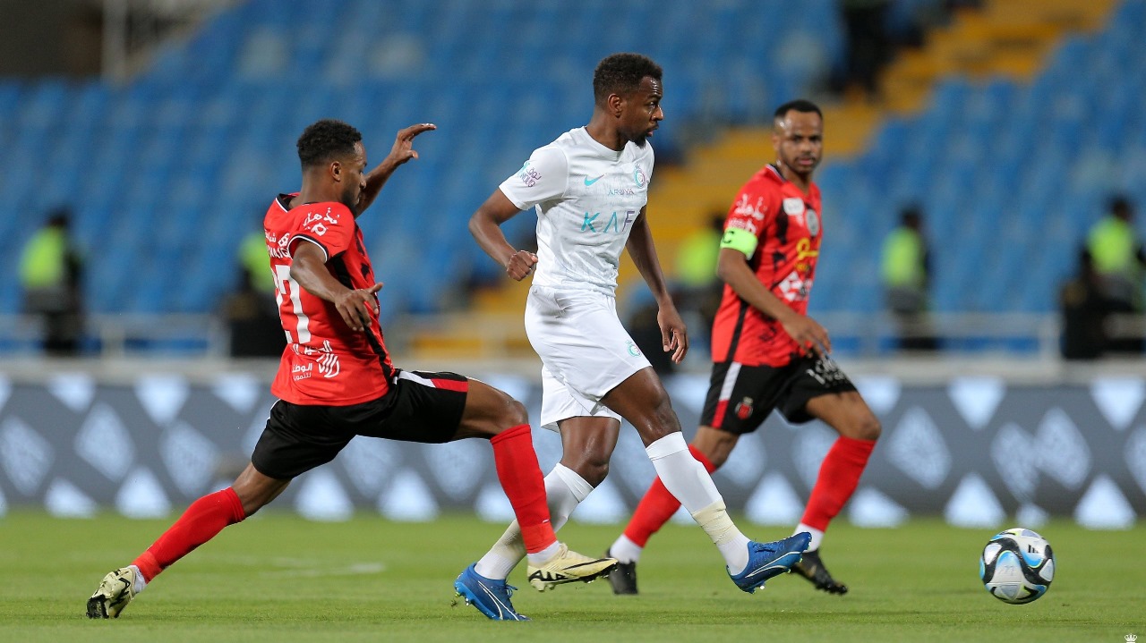 النصر يتعادل إيجابيا أمام الرياض