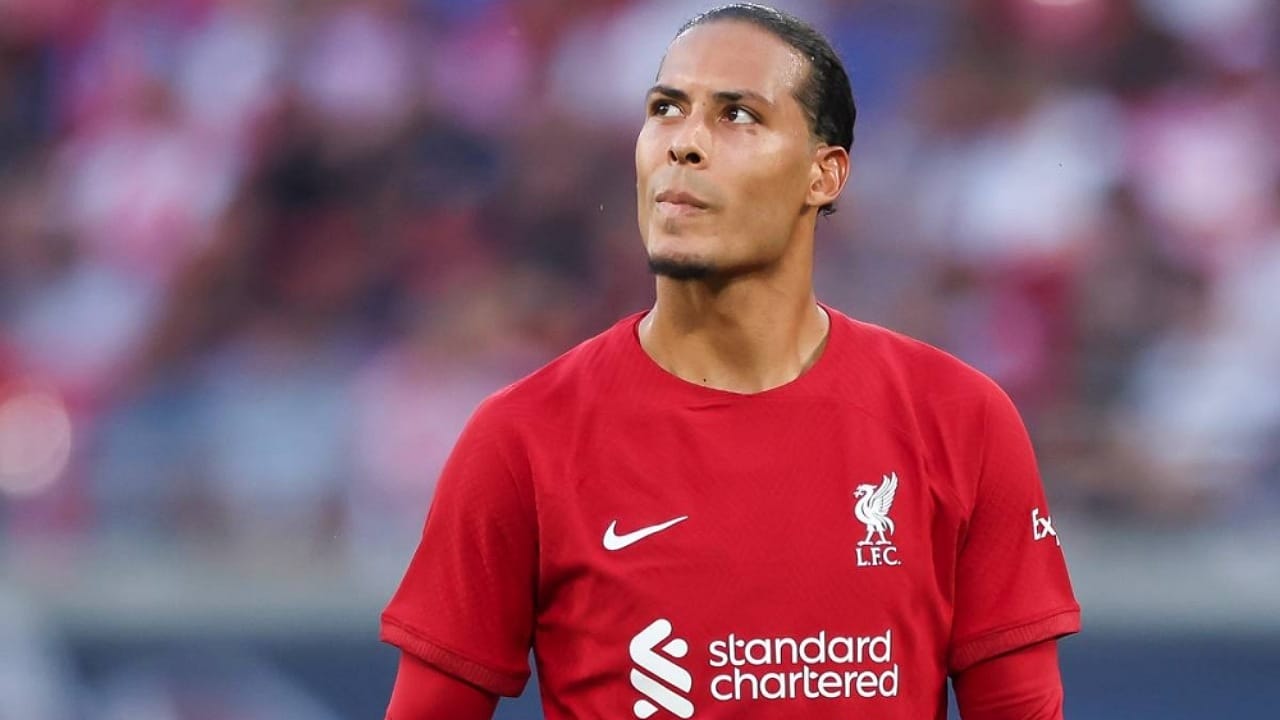 القادسية يقدم عرضاً لضم مدافع ليفربول فان دايك