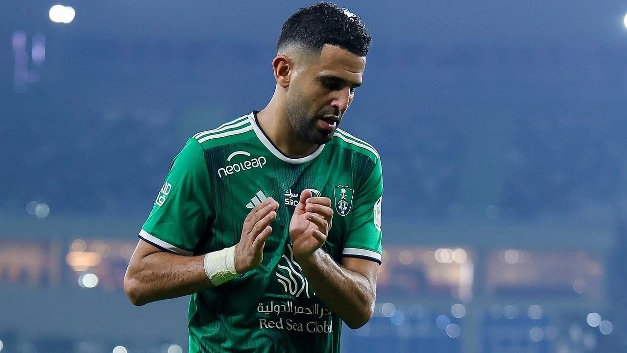 محرز يقنع نجم السيتي بالانتقال إلى دوري روشن