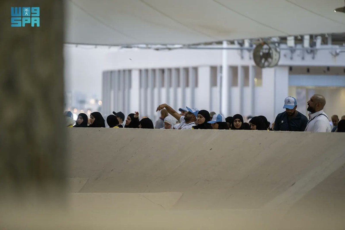 في آخر أيام الحج وثالث أيام التشريق .. حجاج بيت الله الحرام يرمون الجمرات الثلاث .. ومنى تودع ضيوفها