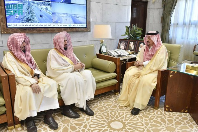 أمير منطقة الرياض يستقبل رئيس المحكمة العامة بالرياض