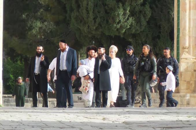 مستوطنون إسرائيليون يقتحمون المسجد الأقصى