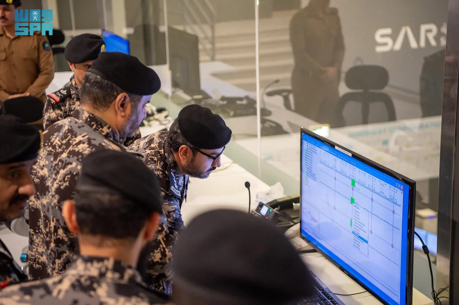 اللواء العتيبي يتفقد قوة أمن المنشآت في محطات قطار الحرمين الشريفين بمحافظة جدة