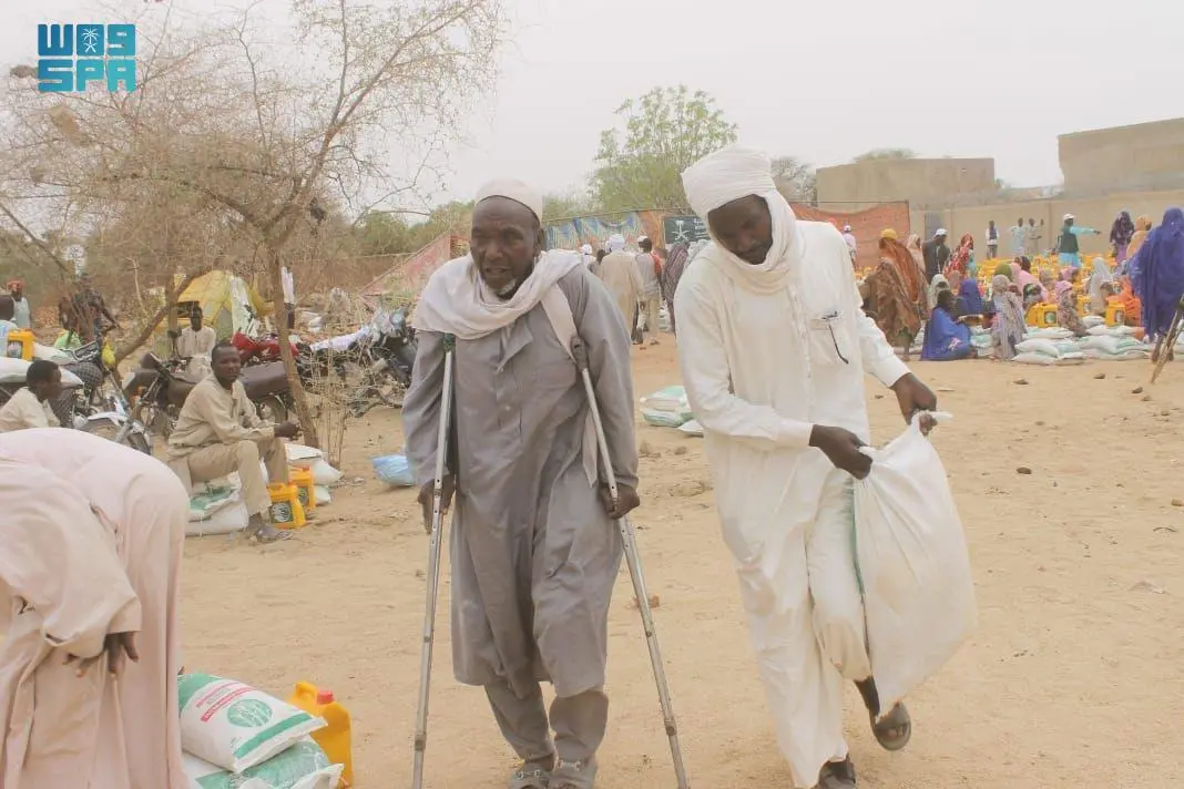 مركز الملك سلمان للإغاثة يوزع 1.831 سلة غذائية في ولاية البحيرة بجمهورية تشاد