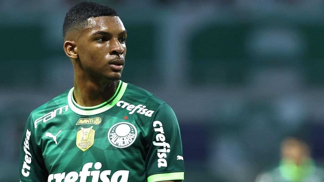 القادسية يسعى لضم المهاجم لاكازيت