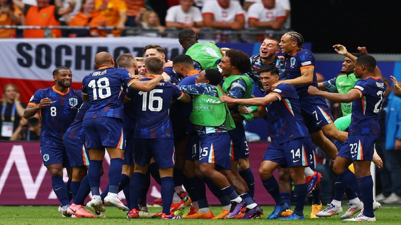 طبيبة تصر علي خدمة ضيوف الرحمن رغم وفاة والدها