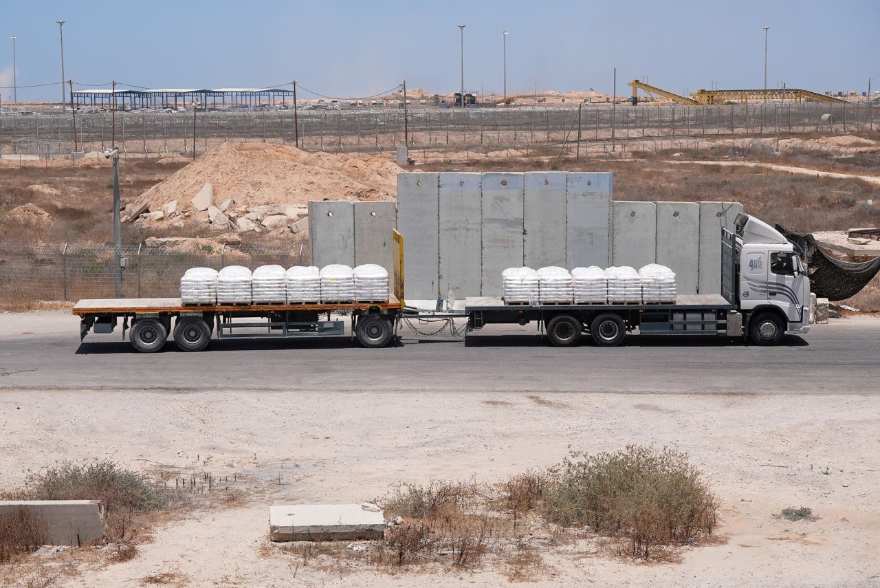 تكدس المواد الغذائية على معبر في غزة وهيئات الإغاثة عاجزة عن العمل