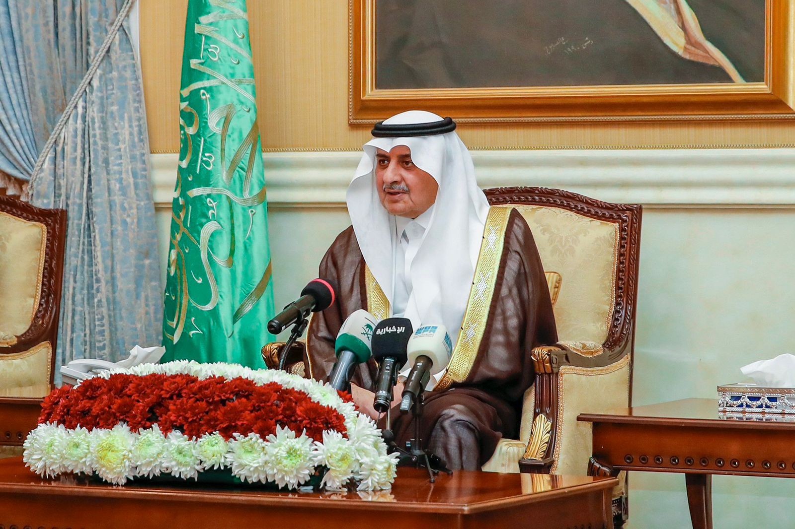 كرم سموه المشاركين والمشاركات في أعمال الحج بمنفذ حالة عمار.. أمير تبوك: المرأة السعودية مثالاً للتضحية والعمل الجاد في خدمتها لضيوف الرحمن