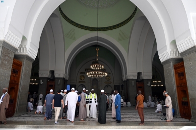 ضيوف الرحمن يزورون مسجد قباء