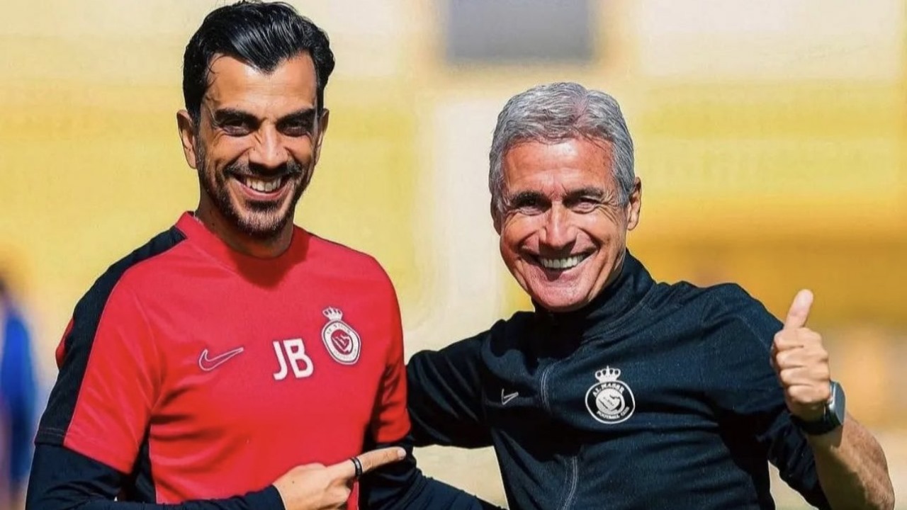 علي البليهي مع معجبة حسناء في أحدث ظهور له.. صور