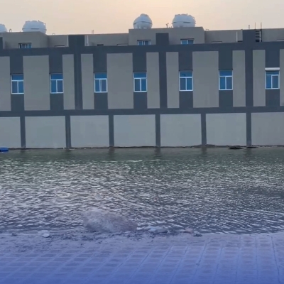 مياه الأمطار تحاصر سكان مشروع سدين