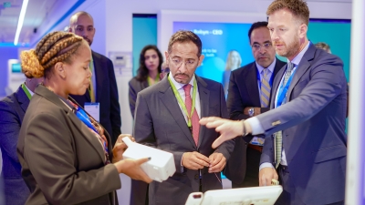 الخريف يبحث في هولندا توطين الصناعات الطبية