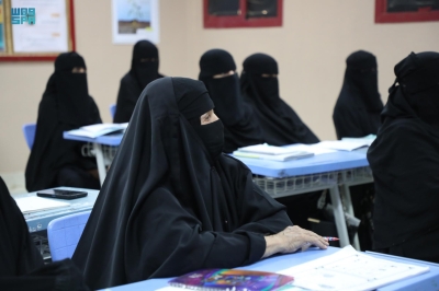 محو أمية 832 مسناً ومسنة بجازان