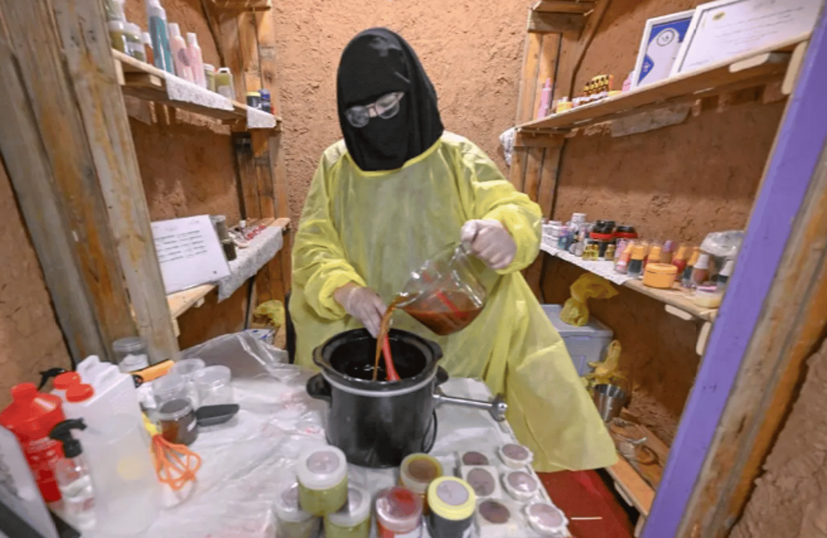 المنتجات الطبيعية وطرق استخلاصها تشارك ضمن مهرجان بيت حائل