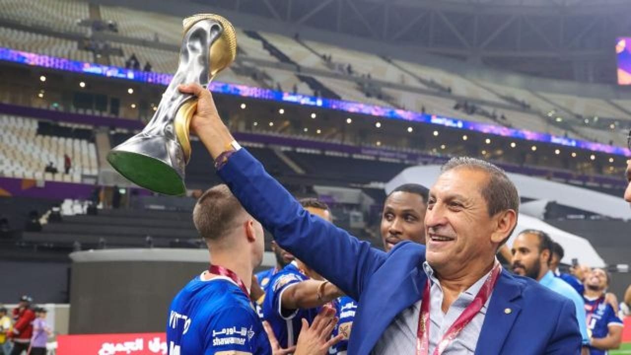 مدرب الهلال السابق يحسم موقفه من العودة للتدريب في الإمارات