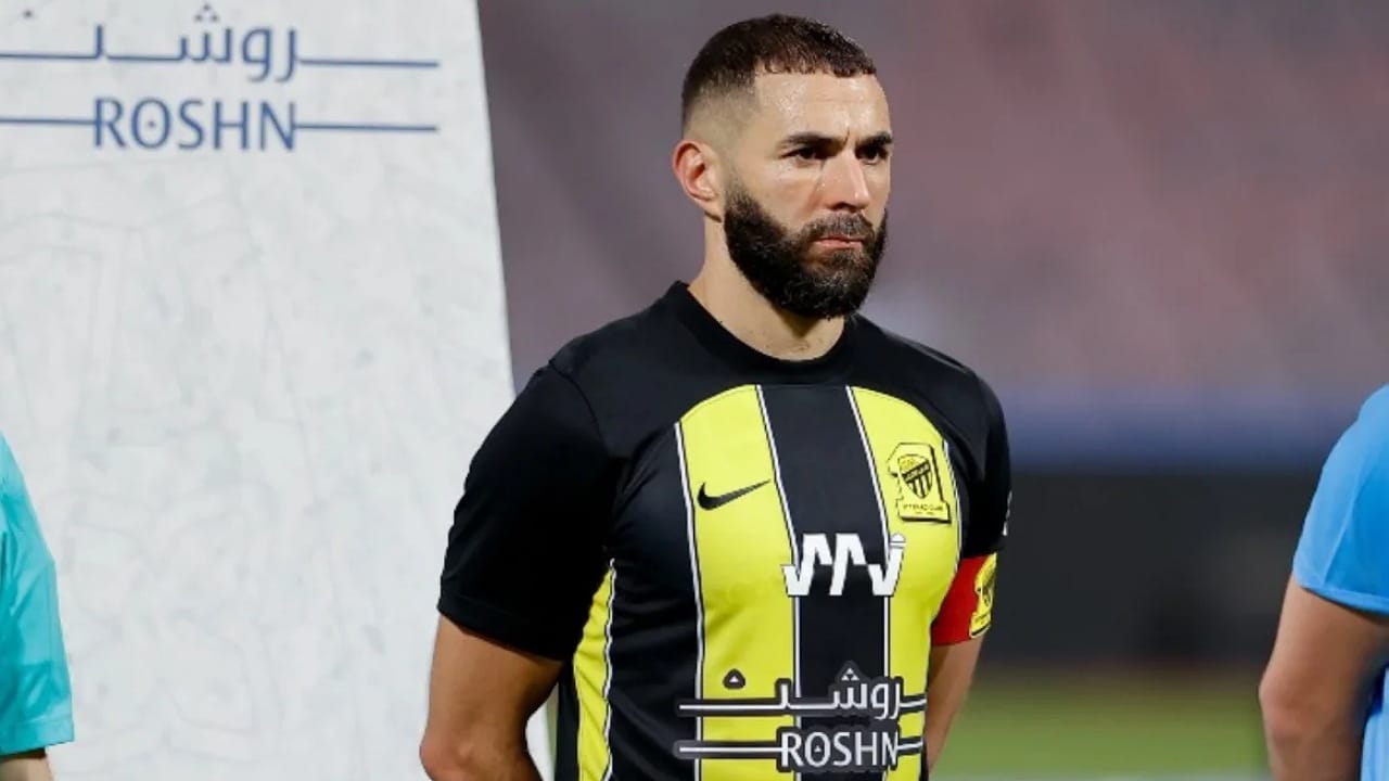 الكشف عن سبب تجمهر العشرات أمام مقبرة أحمد رفعت .. صور