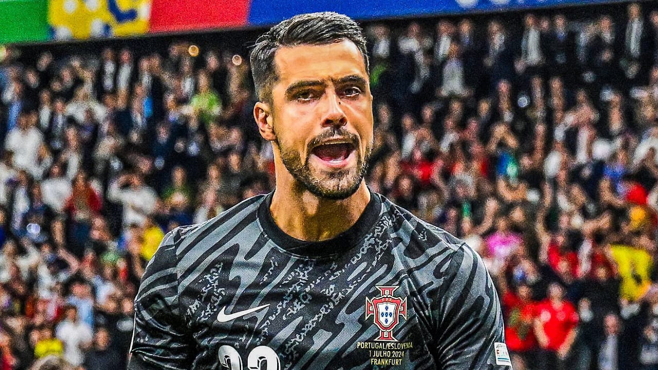 كريم بنزيما يُهدر ركلة جزاء بطريقة غريبة من مباراة إشبيلية .. فيديو