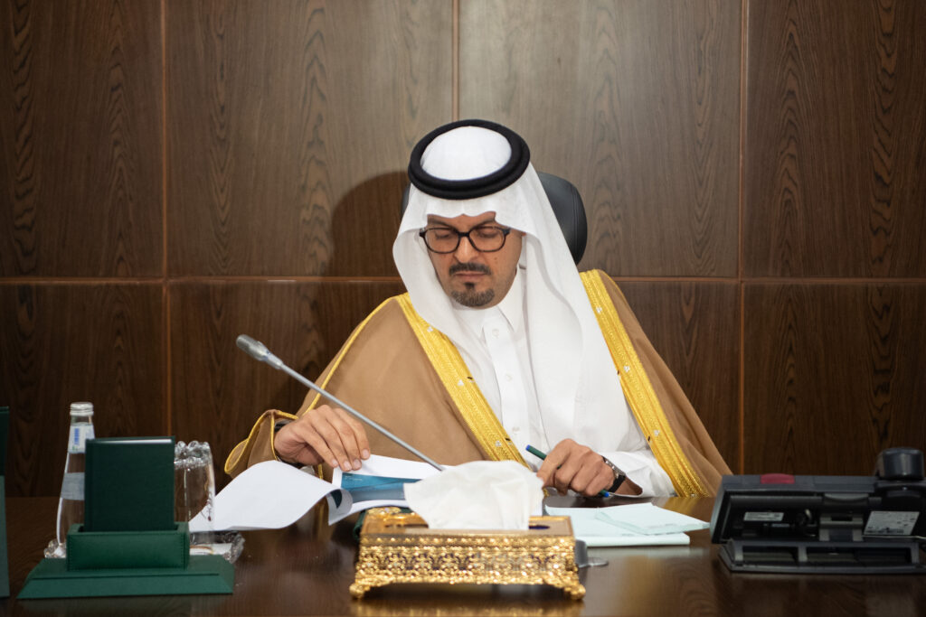 نائب أمير منطقة مكة المكرمة يرأس اجتماعاً بحضور المدير العام لشؤون الإسكان بوزارة البلديات والإسكان بالمنطقة