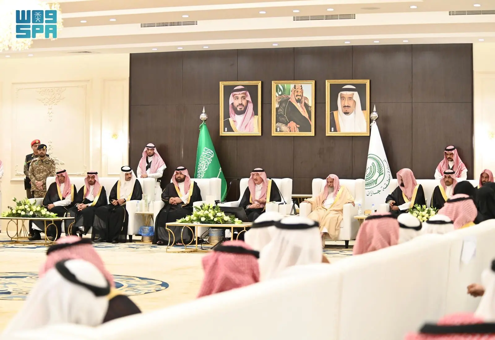 الجلسة الأسبوعية لأمير جازان تناقش “الإجراءات التي اتخذتها الجهات المعنية خلال موجة الأمطار التي تشهدها المنطقة”