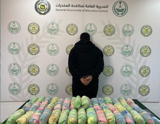 مكافحة المخدرات تقبض على شخص بمنطقة نجران لترويجه نبات القات المخدر