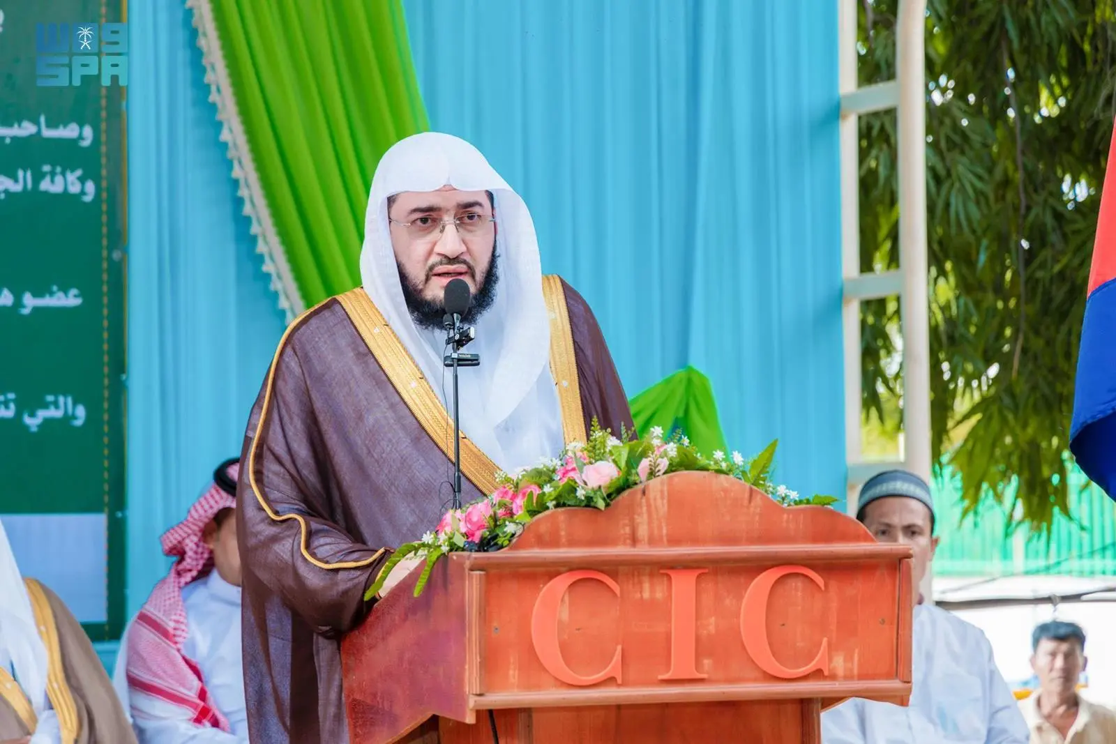 إمام المسجد الحرام يزور المركز الإسلامي الثقافي بكمبوديا