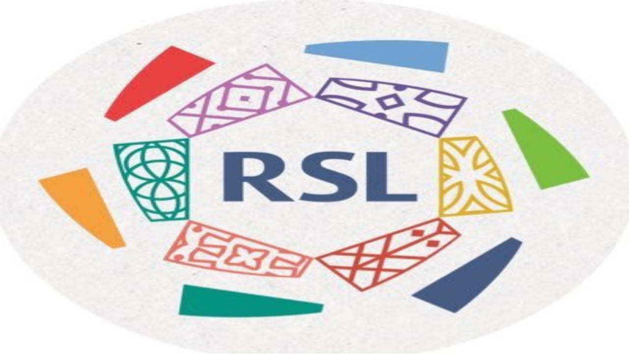 رياض محرز مع ابنته في معسكر الأهلي بالنمسا وهجوم جماهيري عليه .. فيديو