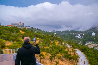 الضباب يعانق قمم جبال الباحة