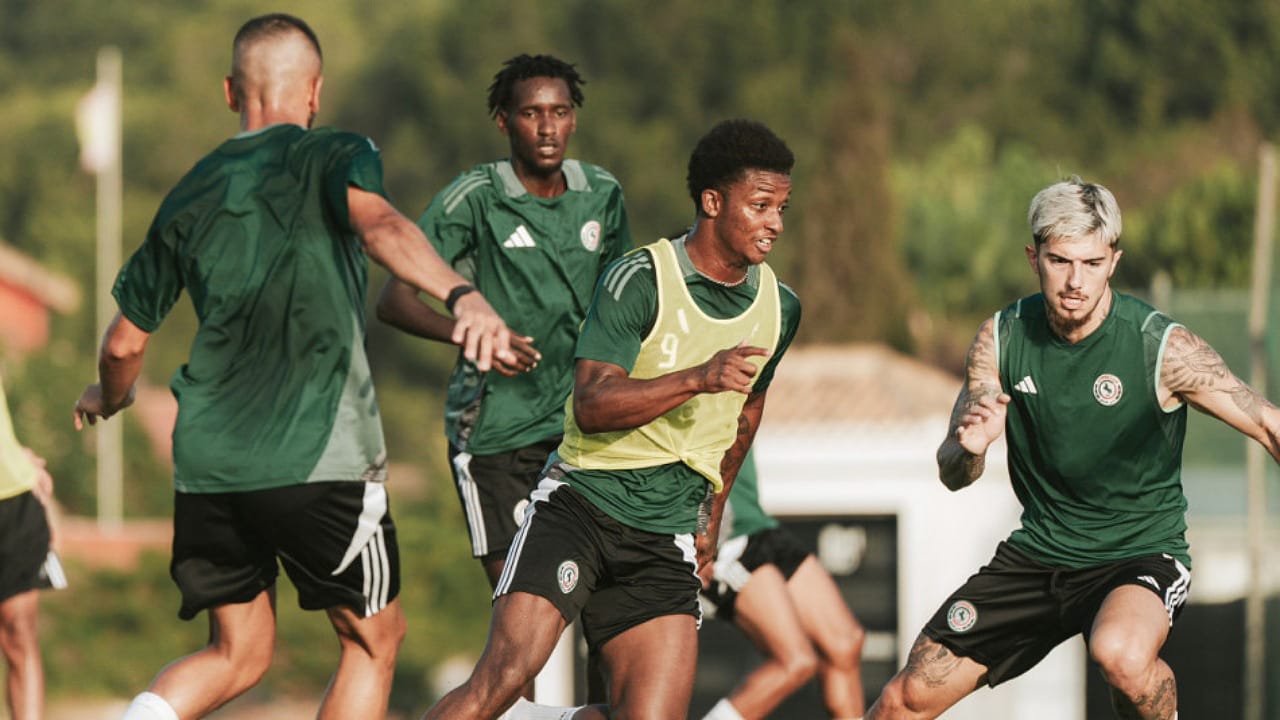 الاتحاد يُعلن عن القميص الاحتياطي للموسم الكروي الجديد  ..  صور