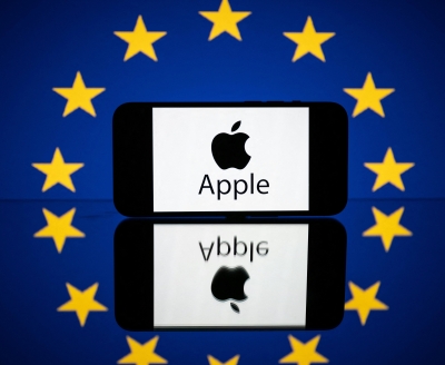 'أبل' تقسم متجر التطبيقات إلى نصفين