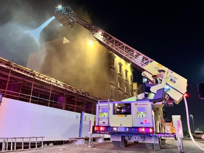 إخماد حريق في مبنى تحت الإنشاء بالدمام