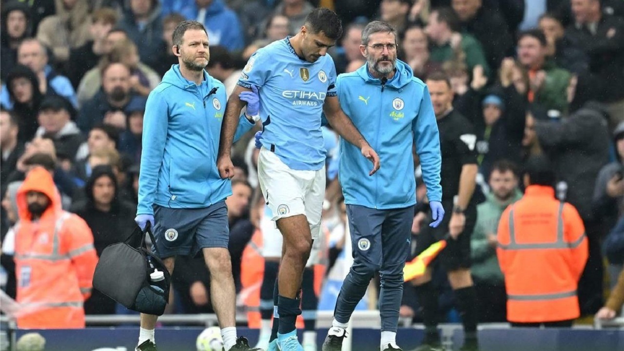 شرطيات تركيات ينقلن مجرماً بلفه فى كيس قمامة أسود