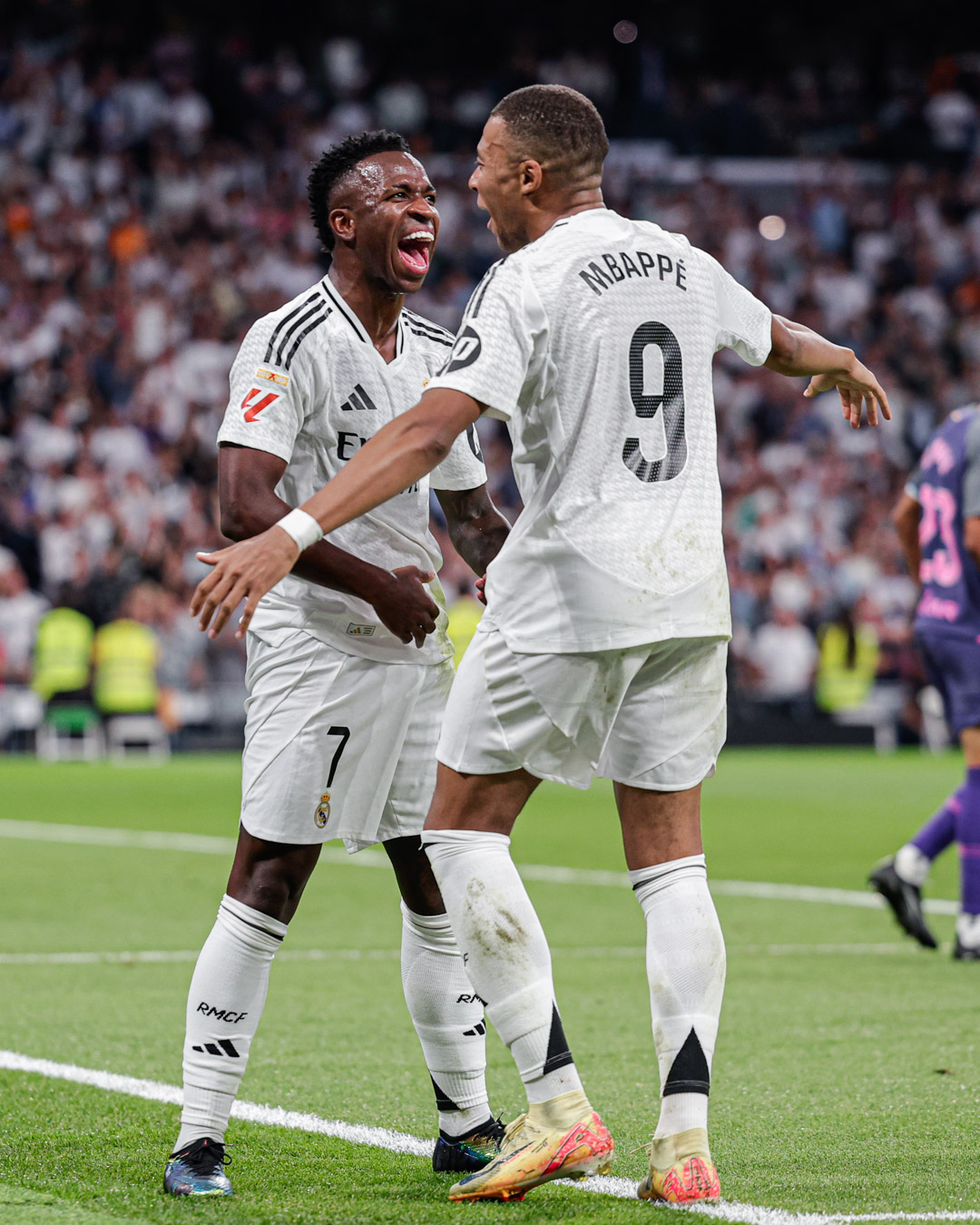 ريال مدريد يسحق إسبانيول برباعية ويقترب من صدارة الدوري الإسباني