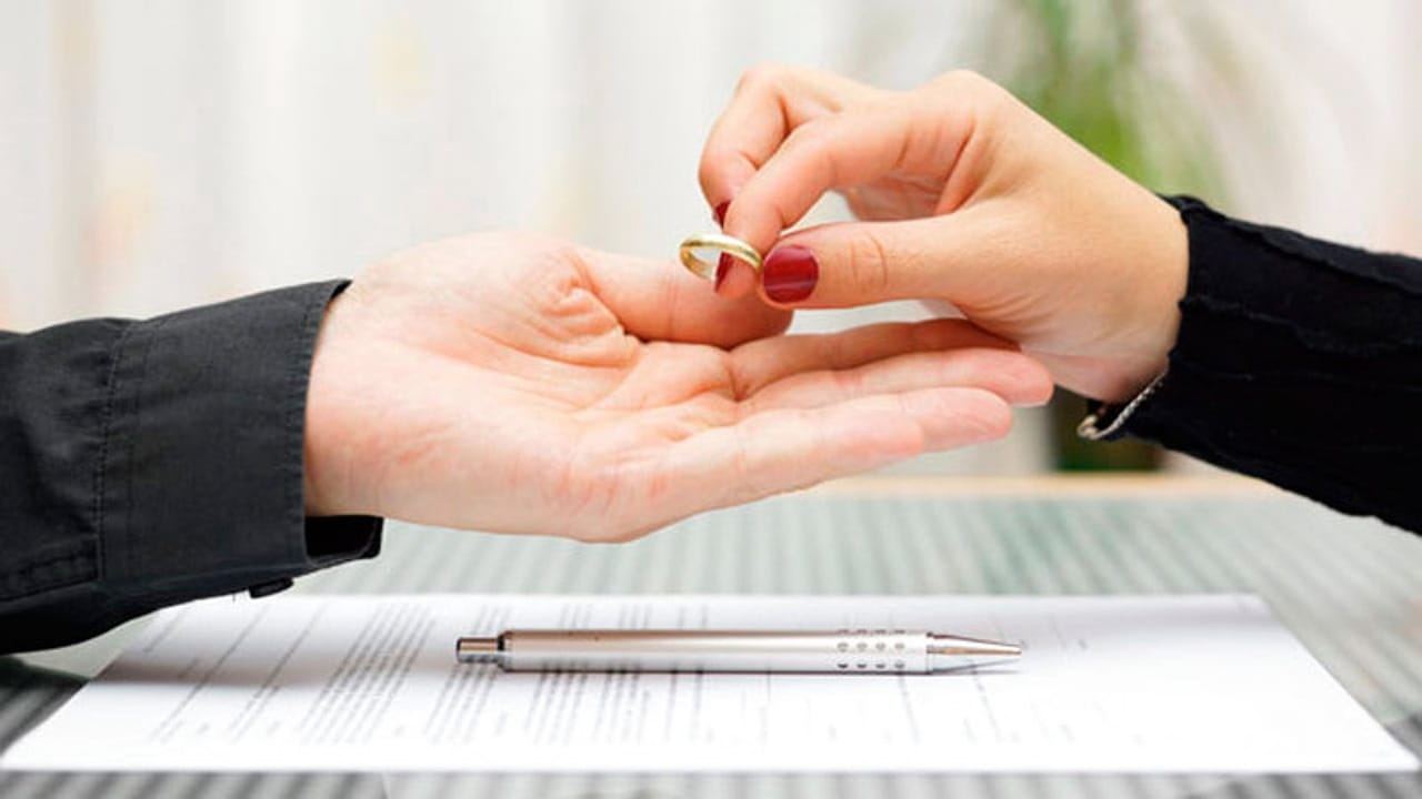 سقوط مخالفين في قبضة رجال الأمن.. فيديو