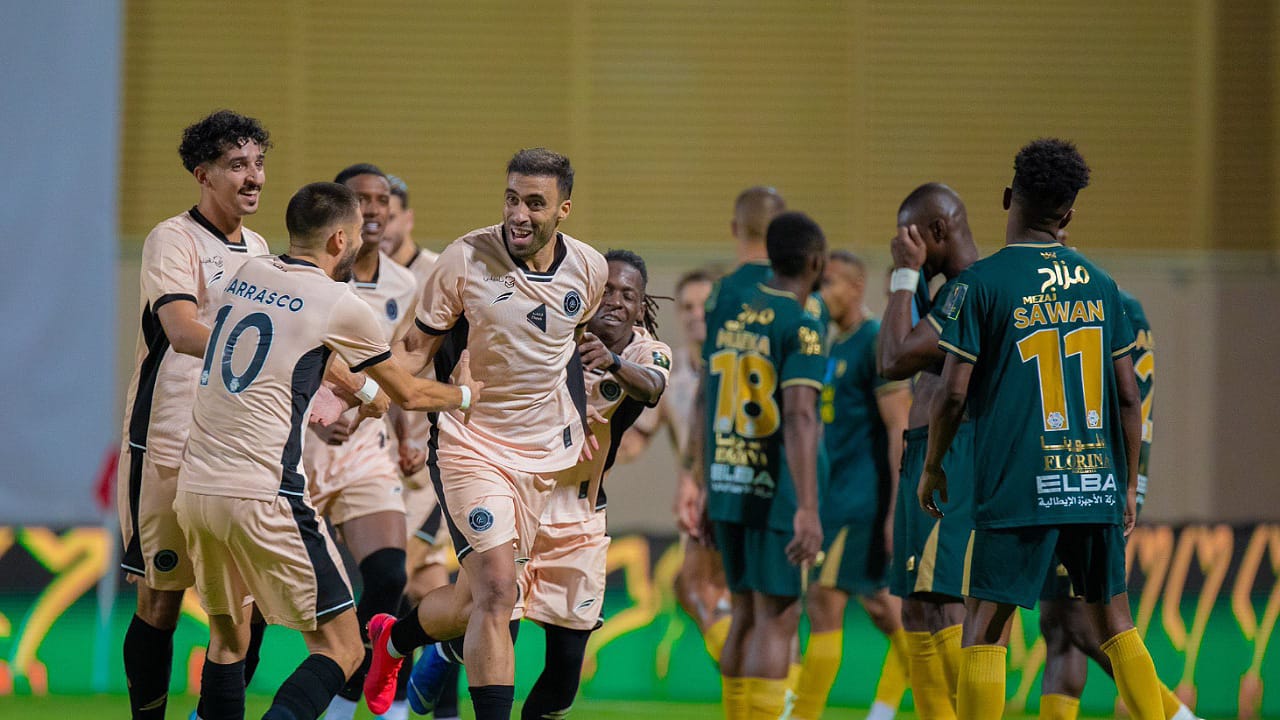 نيمار يواصل برنامجه التأهيلي في مقر النادي .. فيديو