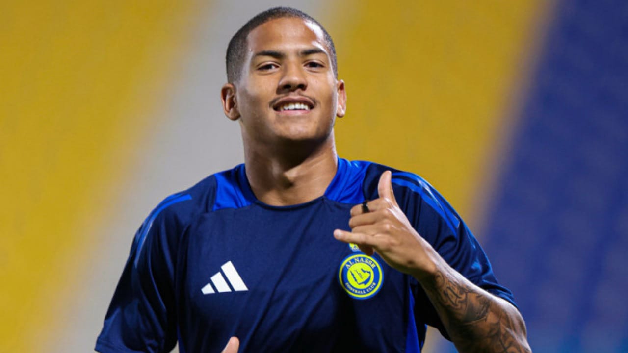 يايسله يستبعد المجحد وعطيف من قائمة الأهلي