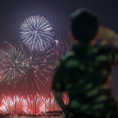 ألوان الفرح تضيء سماء المملكة باليوم الوطني